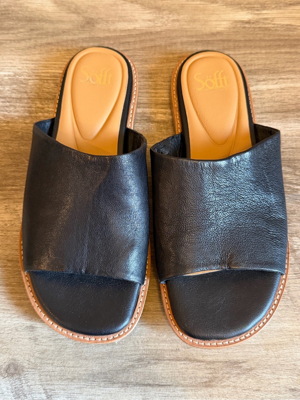 Sofft Noble Leather Slides - Picture 4 of 10
